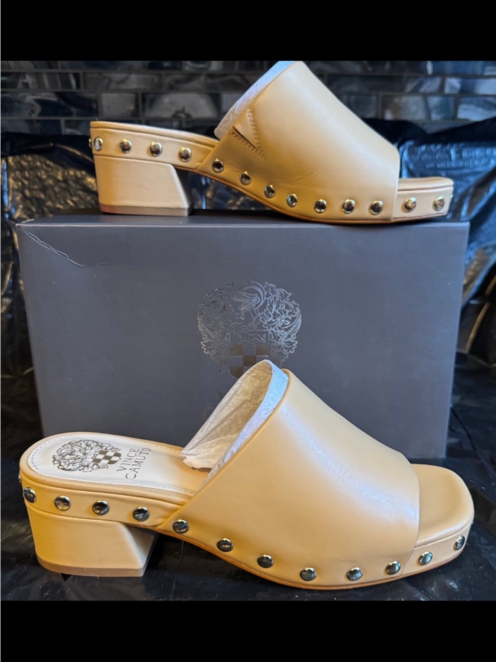 NIB Vince Camuto Haniya Studded Leather Mules Slides Dulce de leche (TAN) 8.5